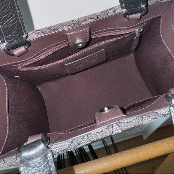 Coach Dempsey Tote 22 In Signature Jacquard With Star Embroidery - Like New - Picture 8 of 16